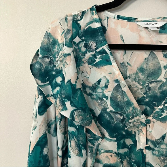 Nine West Women’s Long Sleeve Ruffle Detail Button Front V-Neck Top Size XL GUC - Picture 4 of 8